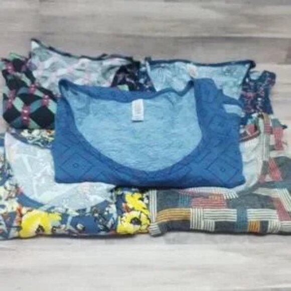 LuLaRoe~Perfect T~Lot of 5 Shirts~4 EUC and 1 NWT! - Picture 3 of 4